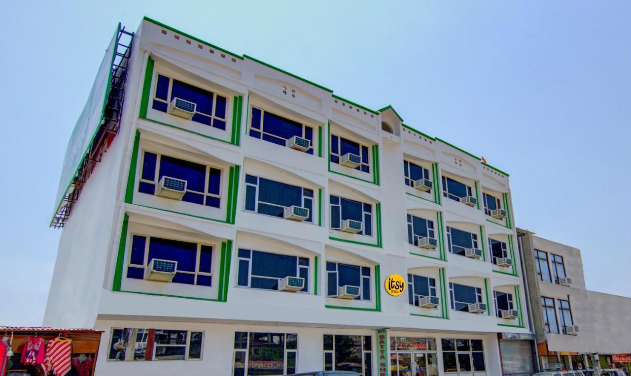 Itsy Hotels Satya Shree Katra  Luaran gambar